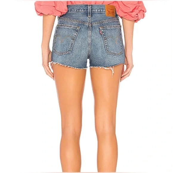 LEVI'S Premium 501 Denim Jean Short in Back To Your Heart 26 Medium Wash Boho - Picture 3 of 14